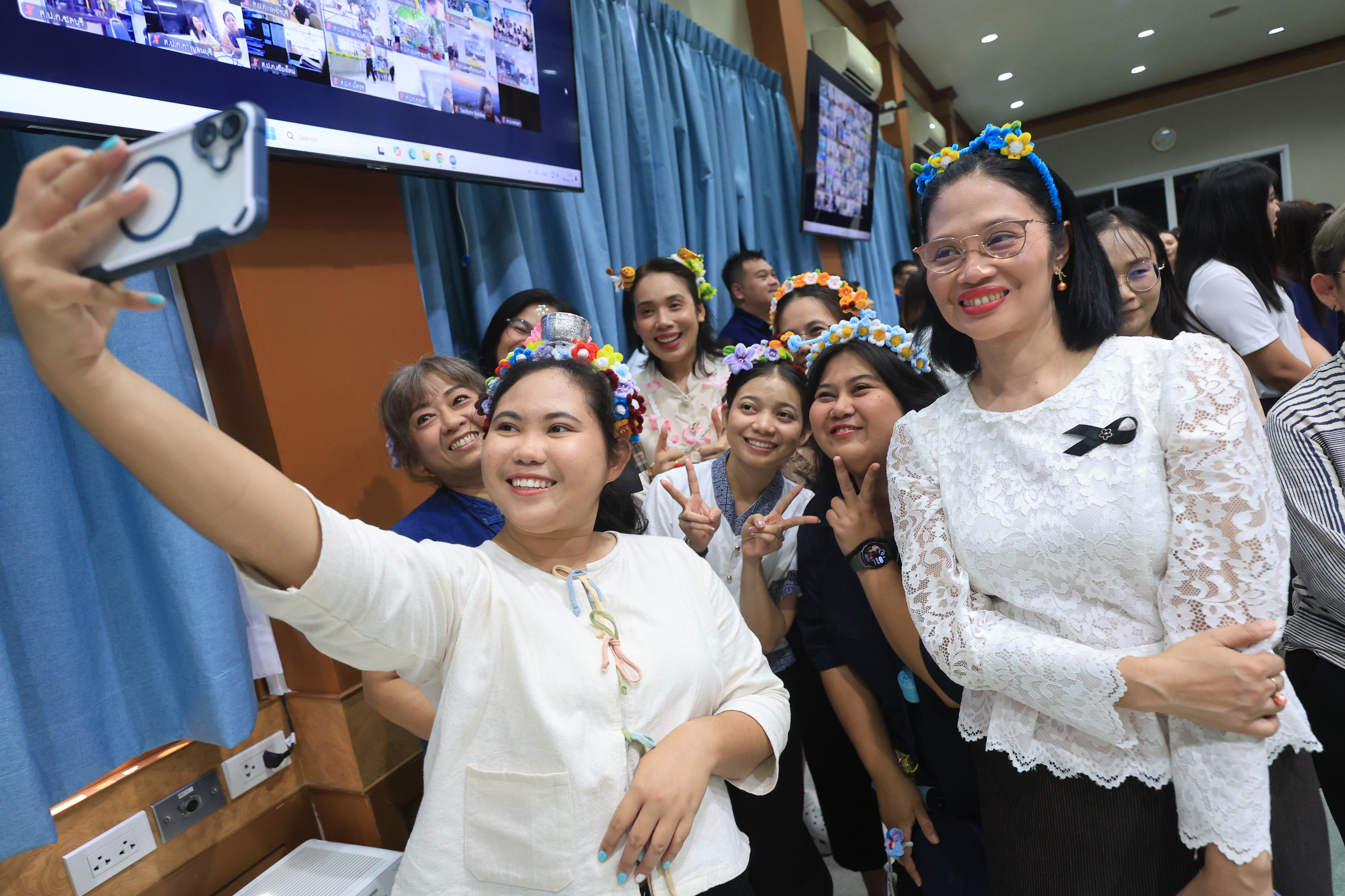 title - ชุ่มฉ่ำ! ชาว ส.ป.ก. ร่วมสรงน้ำพระพุทธรูป และรดน้ำขอพรผู้บริหาร เนื่องในประเพณีวันสงกรานต์ ประจำปี 2569 บรรยากาศเต็มไปด้วยความชื่นมื่นชุ่มฉ่ำ